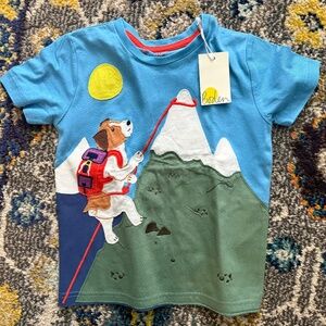 Mini Boden - Short Sleeve T-shirt - 4T - Dog climbing mountain